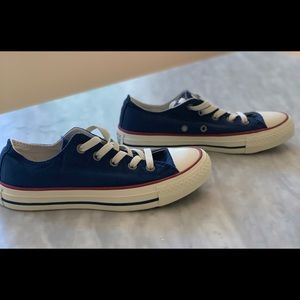 Converse navy blue low top sneakers women’s 5.5